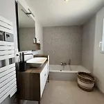 Maison Jasmin, Spacieuse, Avec Piscine Privée Chauffée Hébergement de vacances
