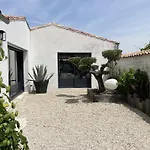 Maison Jasmin, Spacieuse, Avec Piscine Privée Chauffée Hébergement de vacances Rivedoux-Plage