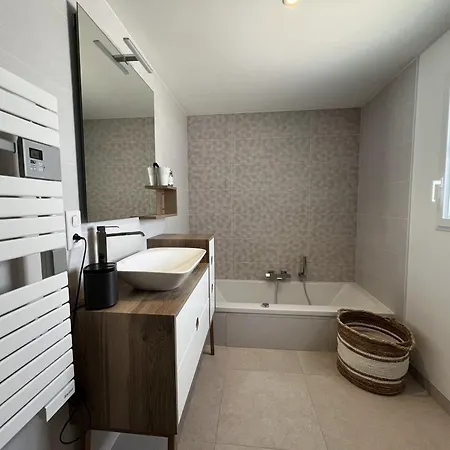 Maison Jasmin, Spacieuse, Avec Piscine Privee Chauffee 펜션