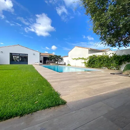 Maison Jasmin, Spacieuse, Avec Piscine Privée Chauffée Hébergement de vacances *