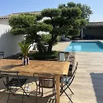 Maison Jasmin, Spacieuse, Avec Piscine Privee Chauffee * Rivedoux-Plage