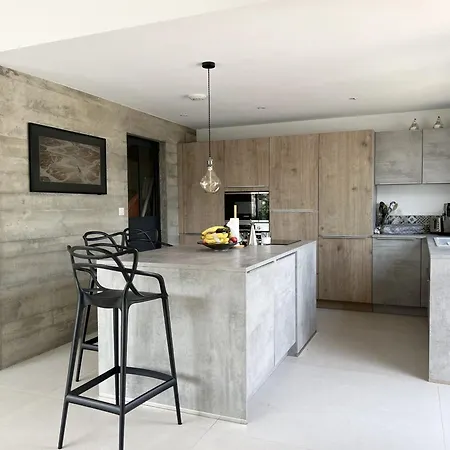 Maison Jasmin, Spacieuse, Avec Piscine Privee Chauffee