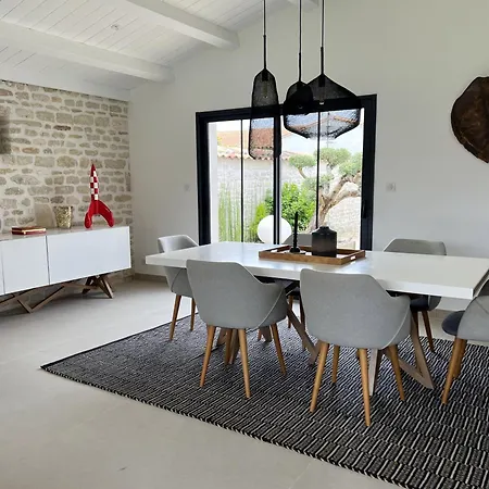 Holiday home Maison Jasmin, Spacieuse, Avec Piscine Privee Chauffee Rivedoux-Plage