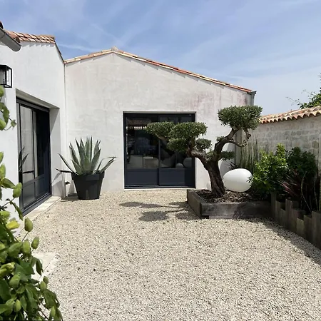 Maison Jasmin, Spacieuse, Avec Piscine Privee Chauffee Holiday home Rivedoux-Plage