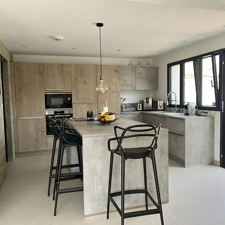 Holiday home Maison Jasmin, Spacieuse, Avec Piscine Privee Chauffee Rivedoux-Plage